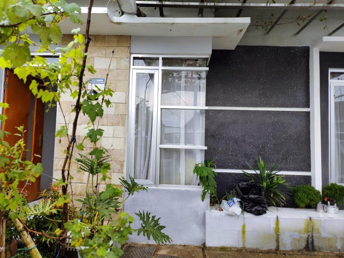 Homestay Srikandi Гарут Екстер'єр фото
